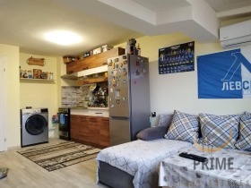 2 chambres Vazrajdane, Bourgas