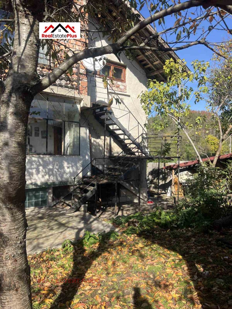 Продава КЪЩА, област Плевен, с. Гривица • 229000 € / 447885.07 лв. • 29008056 1