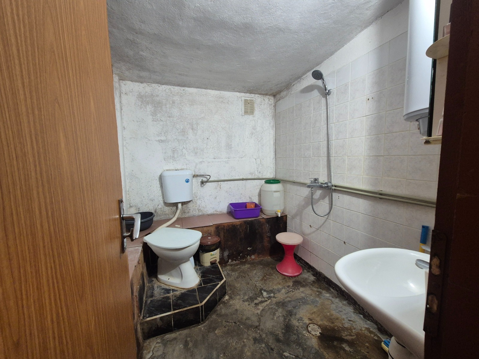 Продава КЪЩА, гр. Дряново, област Габрово, снимка 11 - Къщи - 56068078
