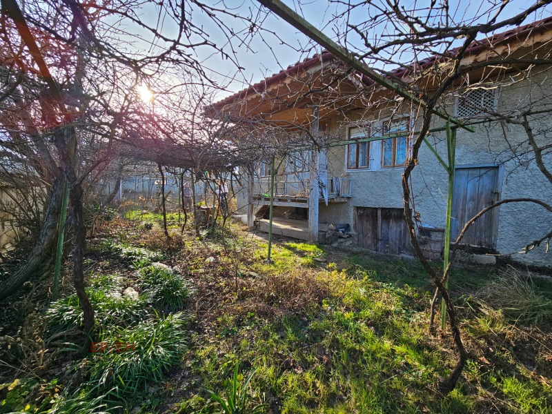 Продава КЪЩА в област Шумен, гр. Смядово - 140 кв.м / 34 767.85 € » 68 000 лв., ЕР/ЕН