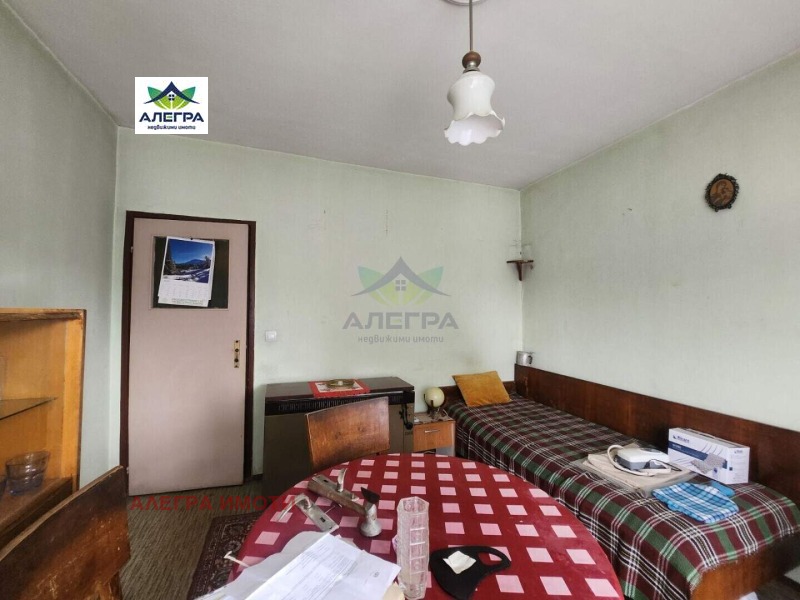 Продава  3-стаен град Пазарджик , Център , 95 кв.м | 25766729 - изображение [2]