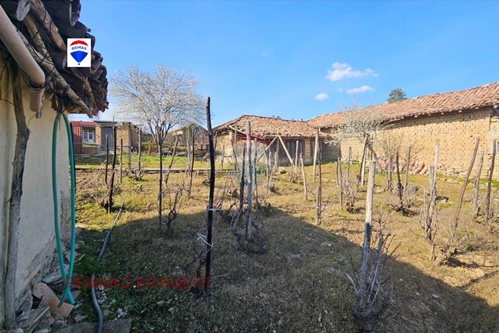 Продава КЪЩА, с. Ново Янково, област Шумен, снимка 3 - Къщи - 54039922