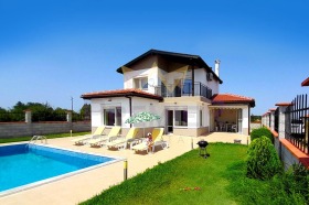 Hus Topola, region Dobrich
