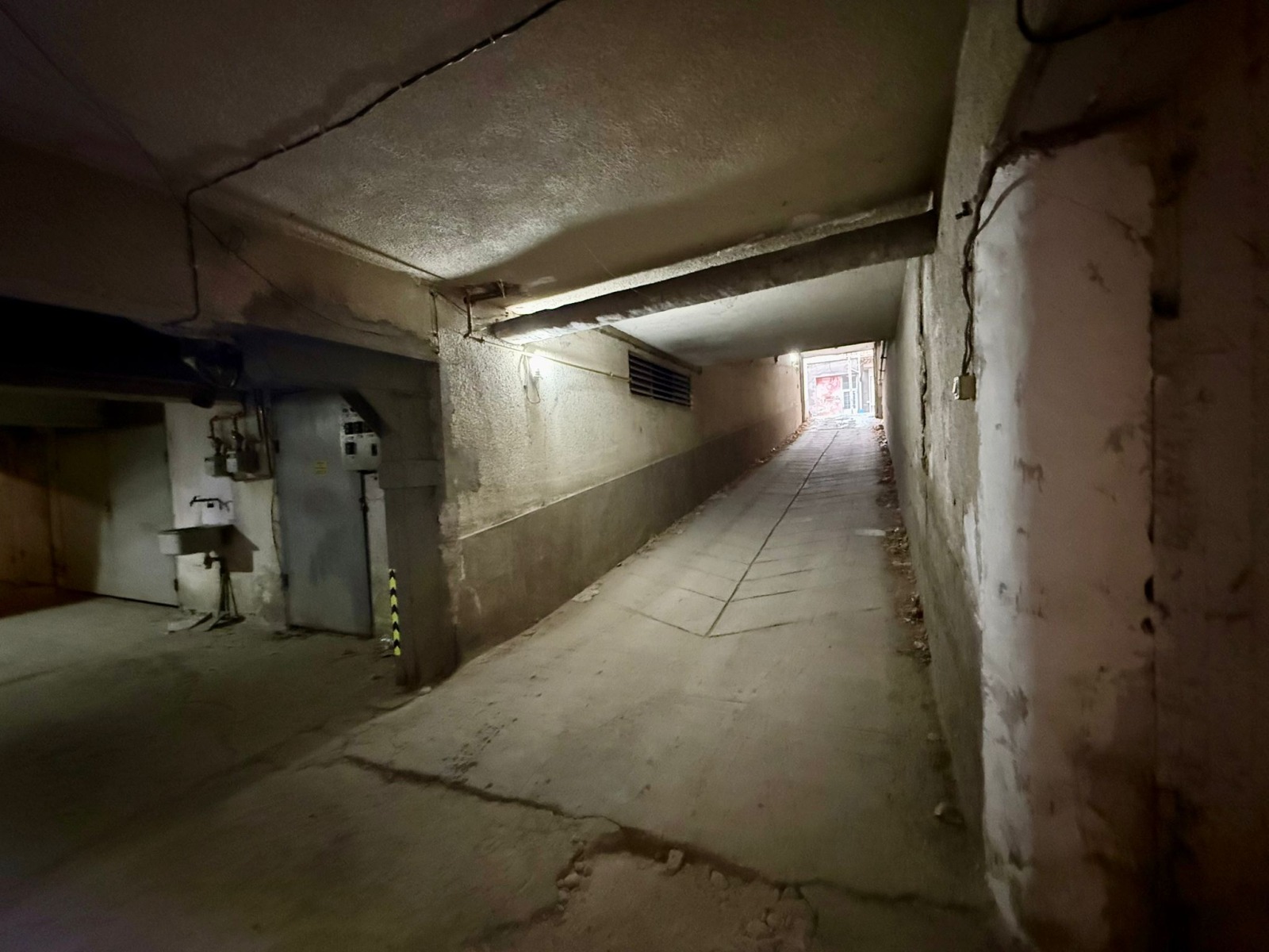 Продава ГАРАЖ, ПАРКОМЯСТО, гр. София, Хладилника, снимка 3 - Гаражи и паркоместа - 54035276