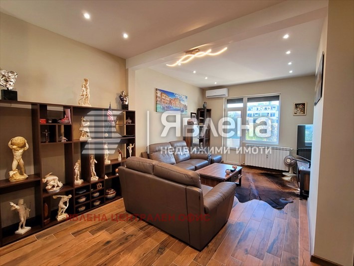 Продава 2-СТАЕН, гр. София, Център, снимка 2 - Апартаменти - 56538377