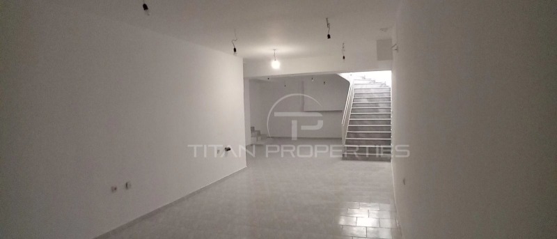 In vendita  Negozio Plovdiv , Karshiiaka , 250 mq | 80013093 - Immagine [2]