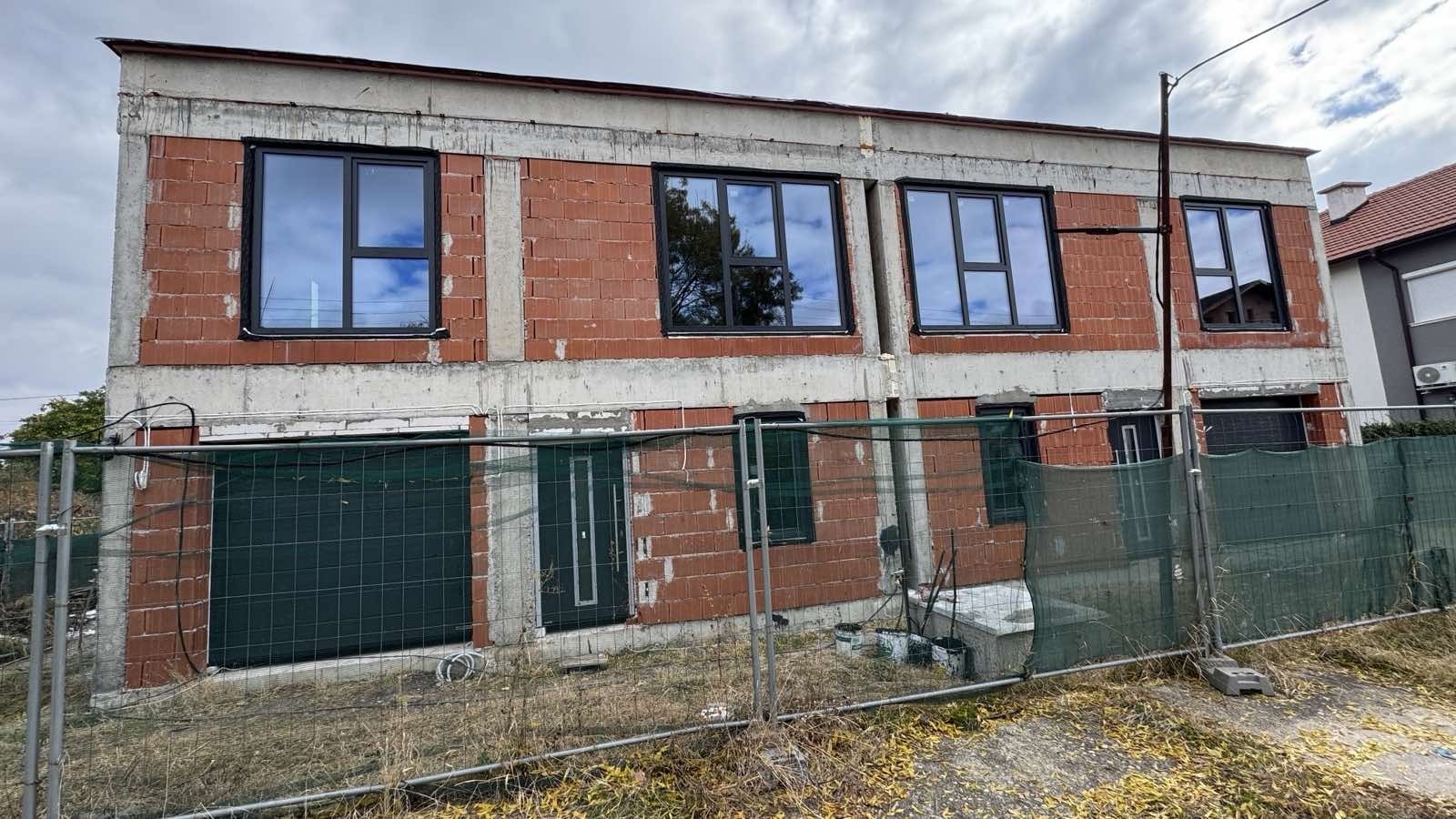 Продава КЪЩА, гр. София, с. Волуяк
