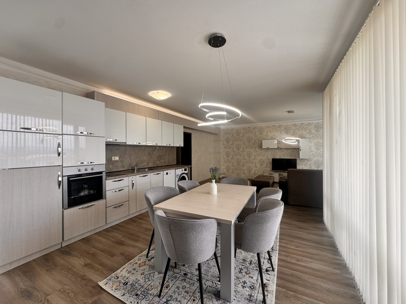 Продава 3-СТАЕН, гр. Шумен, Пазара, снимка 2 - Апартаменти - 54562580