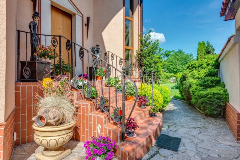 In vendita  Casa Sofia , v.z.Vrana - Lozen , 426 mq | 38807949