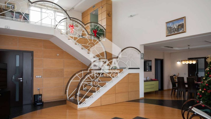 Продава КЪЩА в област Хасково, с. Стамболийски - 560 кв.м / 860 000 € » 1 682 013.80 лв., ЕРА-ХАСКОВО