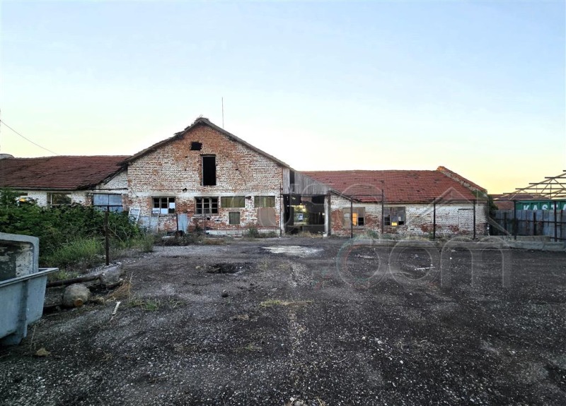Продава ПРОМ. ПОМЕЩЕНИЕ в град Русе, Промишлена зона - Изток - 260 кв.м / 109 000 € » 213 185.47 лв., РУСЕДОМ