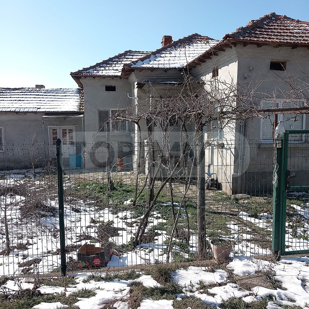 Продава КЪЩА, с. Нова Камена, област Добрич, снимка 2 - Къщи - 40009183