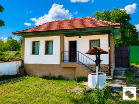 КЪЩА, 32 m2