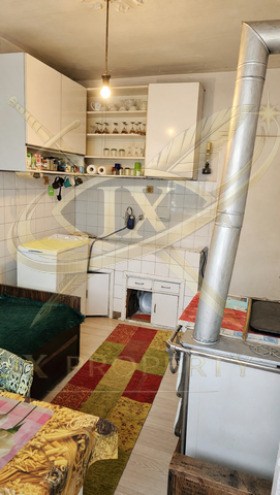 Продава КЪЩА, гр. Айтос, област Бургас, снимка 2 - Къщи - 56108927