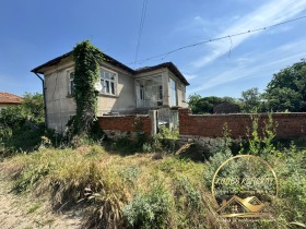 Продава  Къща, с. Лозен