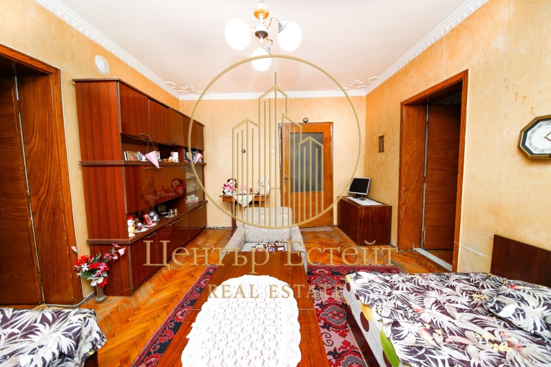 Продава  3-стаен град Плевен , Идеален център , 85 кв.м | 58529351 - изображение [2]
