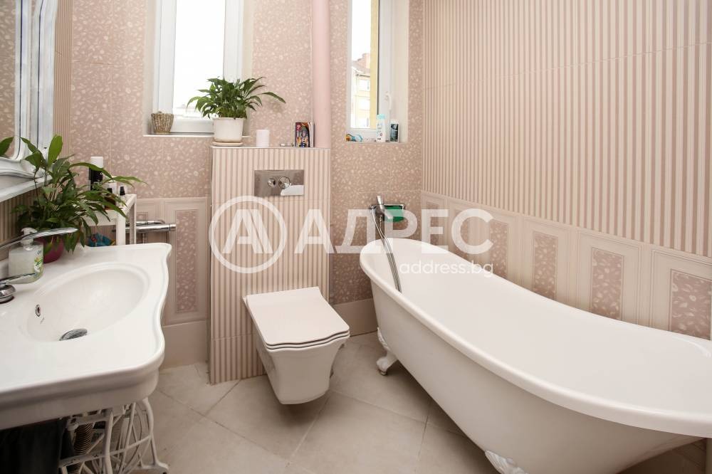 Продава МНОГОСТАЕН, гр. София, Център, снимка 9 - Апартаменти - 54110864