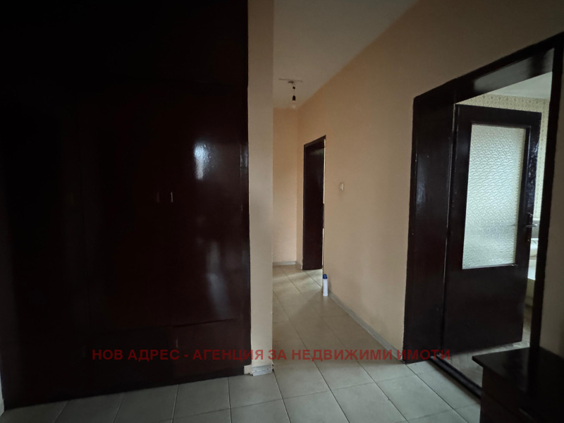 Продава ЕТАЖ ОТ КЪЩА, гр. Търговище, Център, снимка 8 - Етаж от къща - 52733129