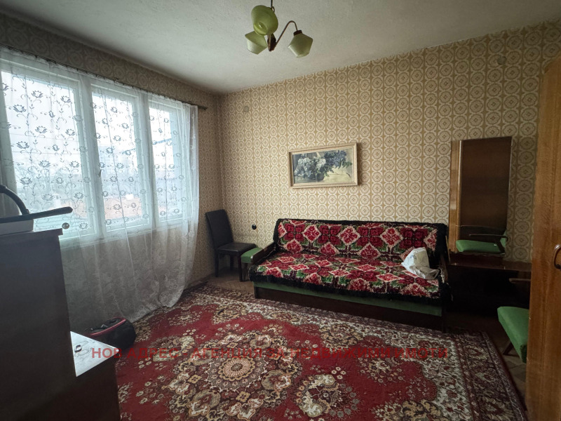 Продава ЕТАЖ ОТ КЪЩА, гр. Търговище, Център, снимка 6 - Етаж от къща - 52733129