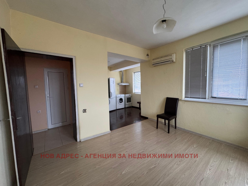 Продава ЕТАЖ ОТ КЪЩА, гр. Търговище, Център, снимка 2 - Етаж от къща - 52733129