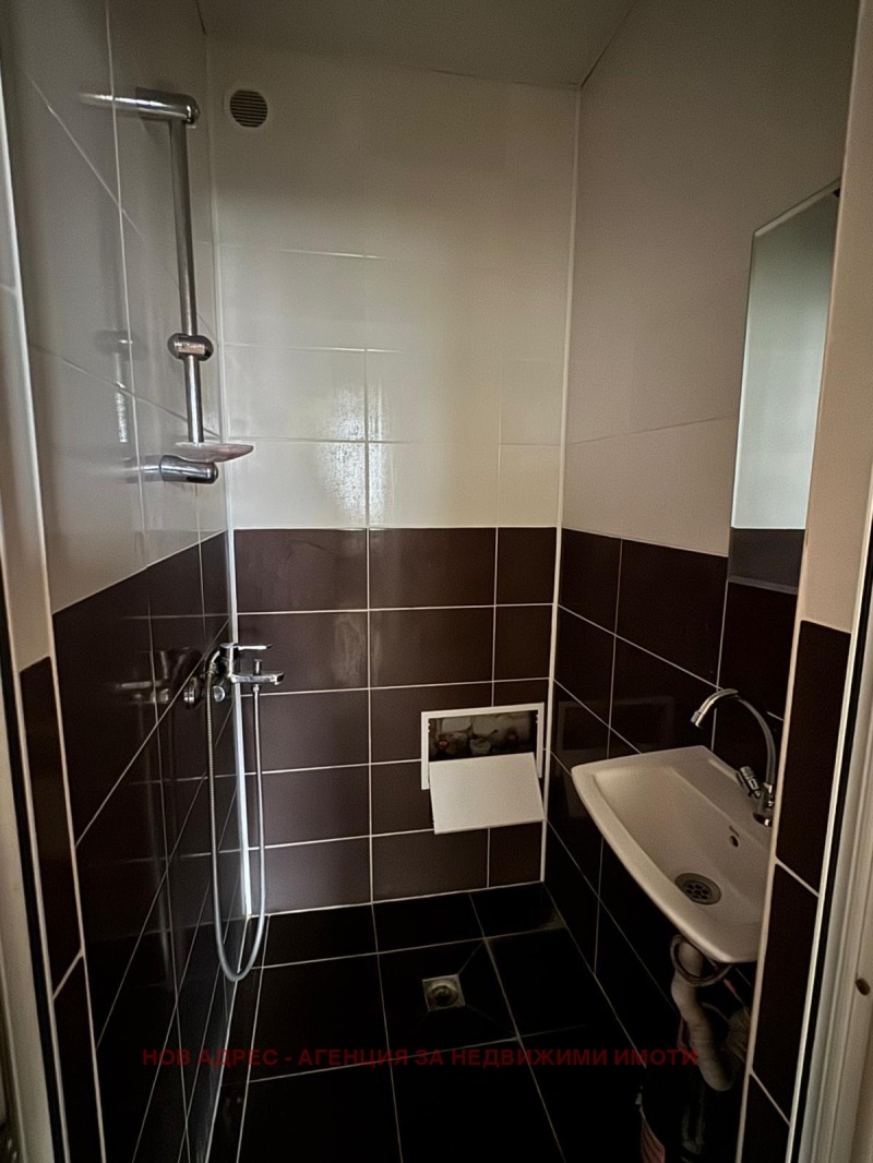 Продава ЕТАЖ ОТ КЪЩА, гр. Търговище, Център, снимка 11 - Етаж от къща - 52733129