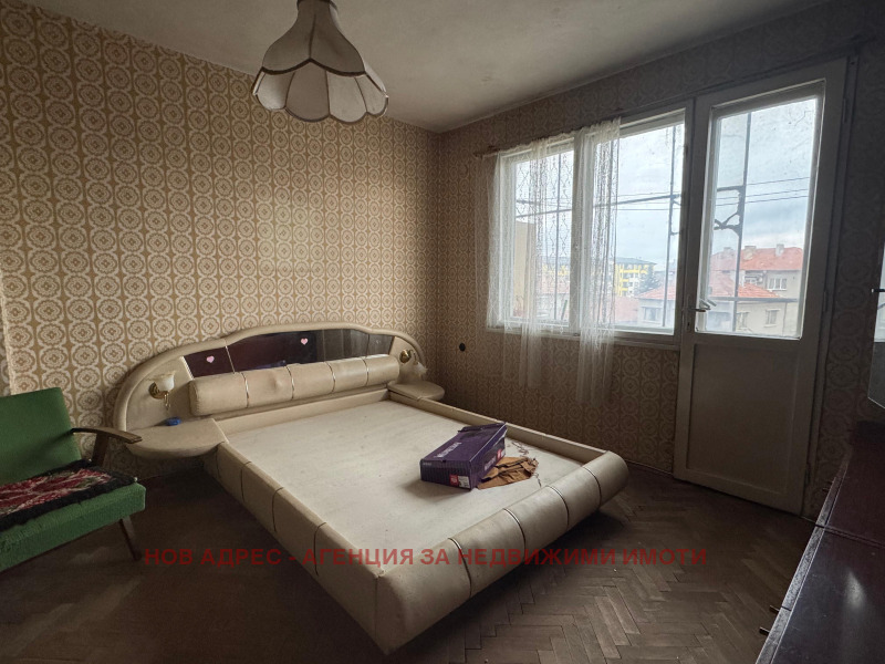 Продава ЕТАЖ ОТ КЪЩА, гр. Търговище, Център, снимка 7 - Етаж от къща - 52733129