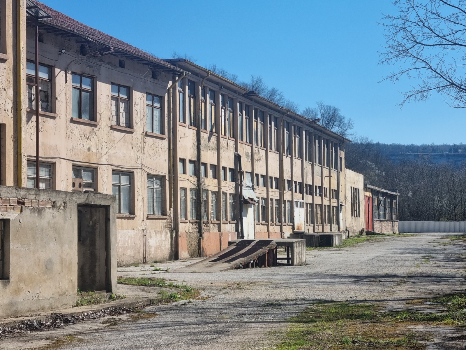Продава ПРОМ. ПОМЕЩЕНИЕ, гр. Велико Търново, Асенов, снимка 2 - Производствени сгради - 52603193
