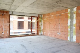 2 quartos Hristo Smirnenski, Plovdiv