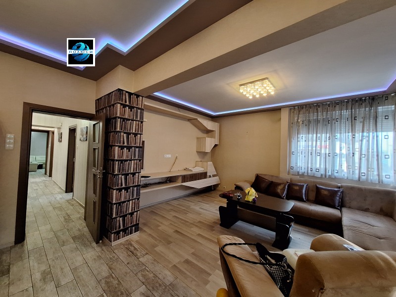 Продава 4-СТАЕН, гр. София, Оборище, снимка 3 - Апартаменти - 52509425