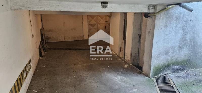 Продава ГАРАЖ, ПАРКОМЯСТО, гр. Варна, Център, снимка 3 - Гаражи и паркоместа - 52637824