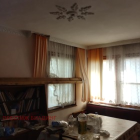 Talo Divotino, Pernikin alue 9