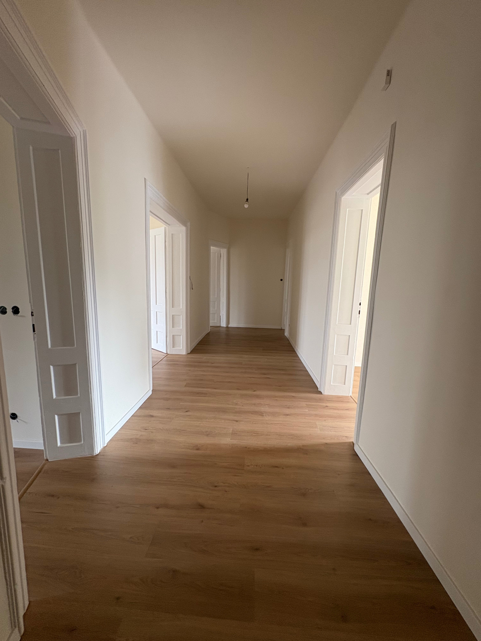 Продава МНОГОСТАЕН, гр. София, Център, снимка 3 - Апартаменти - 56506379