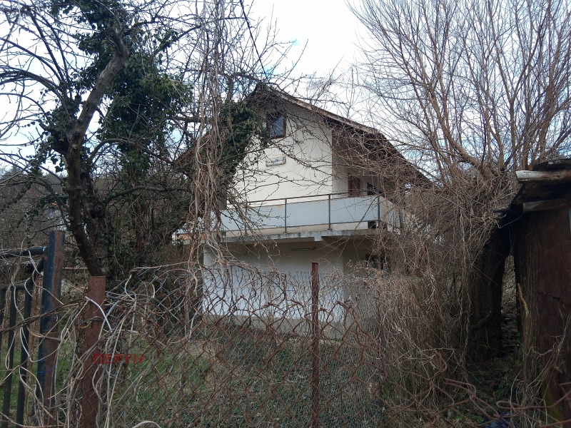 Продава КЪЩА в област Перник, с. Горна Диканя - 58 кв.м / 68 000 € » 132 996.44 лв., ПЕРУН