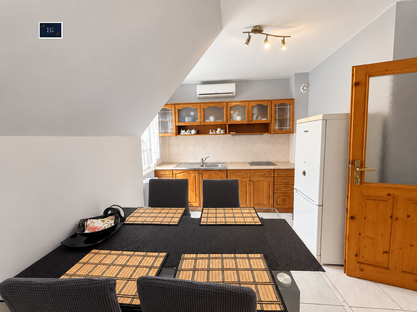 Продава 2-СТАЕН, гр. Поморие, област Бургас, снимка 2 - Апартаменти - 56206120