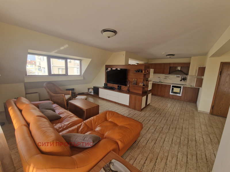 Продава МНОГОСТАЕН в град Благоевград, Широк център - 220 кв.м / 340 000 € » 664 982.20 лв., СИТИ ПРОПЪРТИС