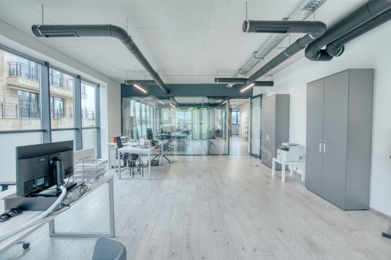 En venta  Oficina Sofia , Jladilnika , 266 metros cuadrados | 66907727