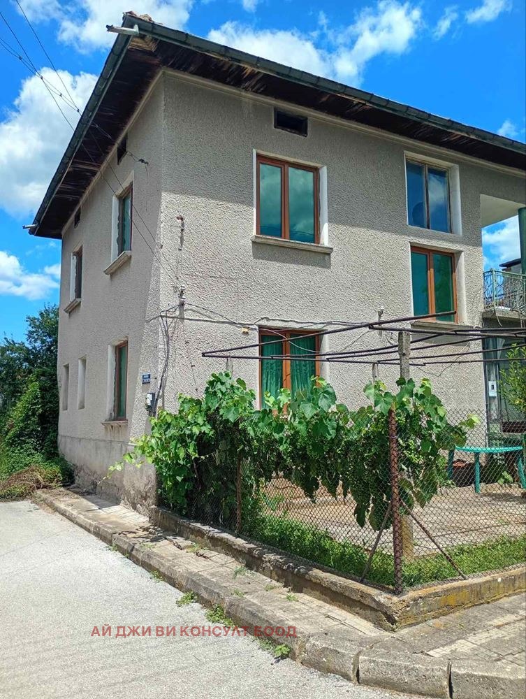 Продава КЪЩА, с. Разлив, област София област