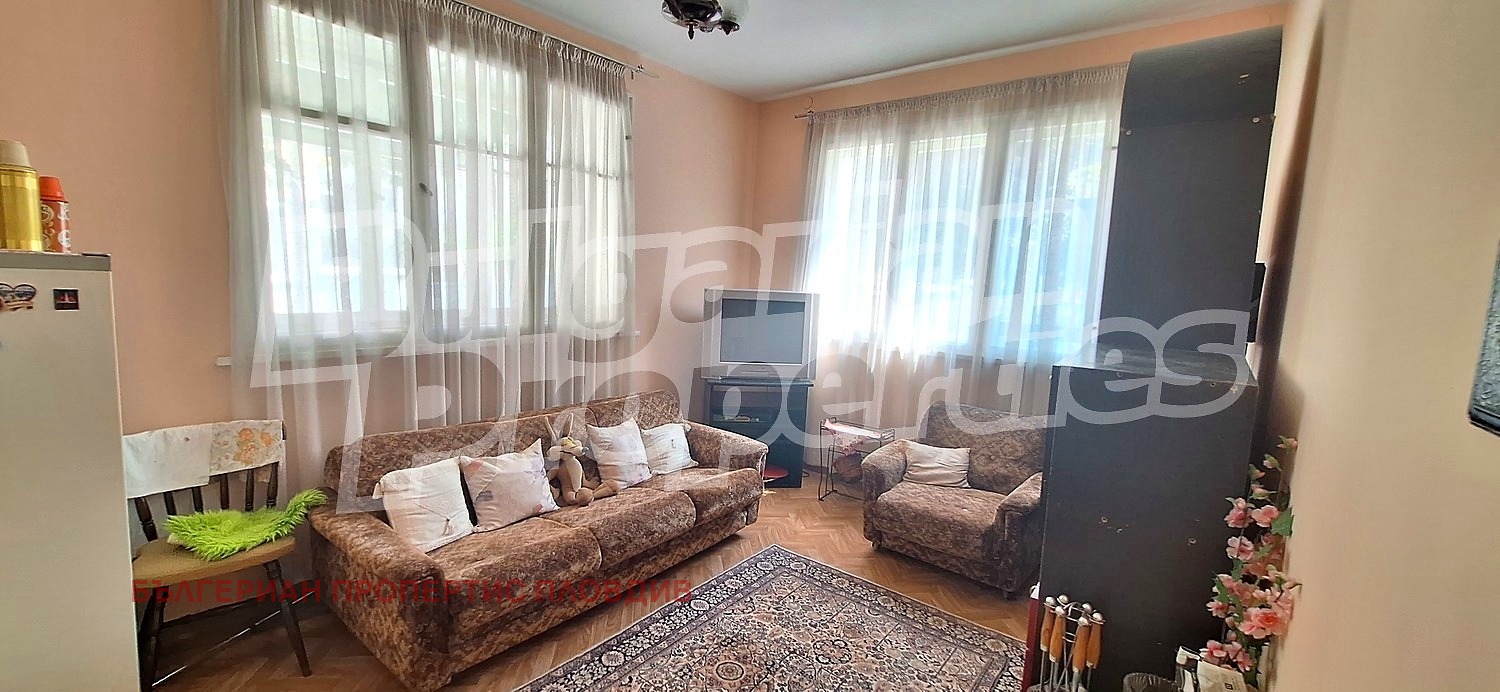 Продава ЕТАЖ ОТ КЪЩА, гр. Пловдив, Гагарин, снимка 6 - Етаж от къща - 55664329