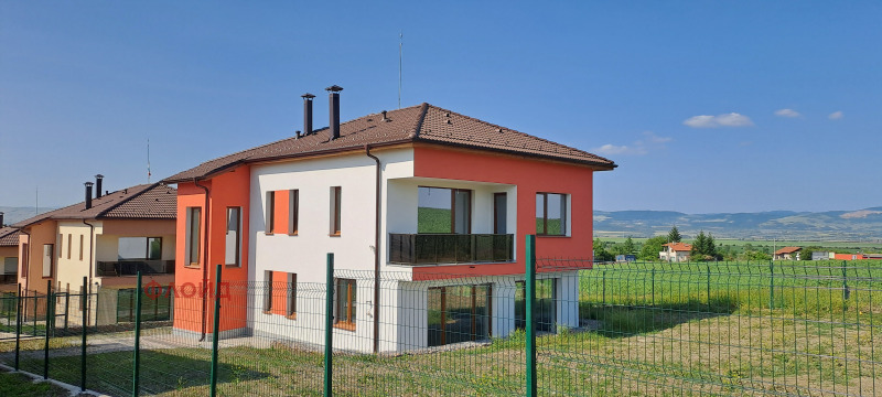 Til salg  Hus Sofia , Bankya , 235 kvm | 13797670