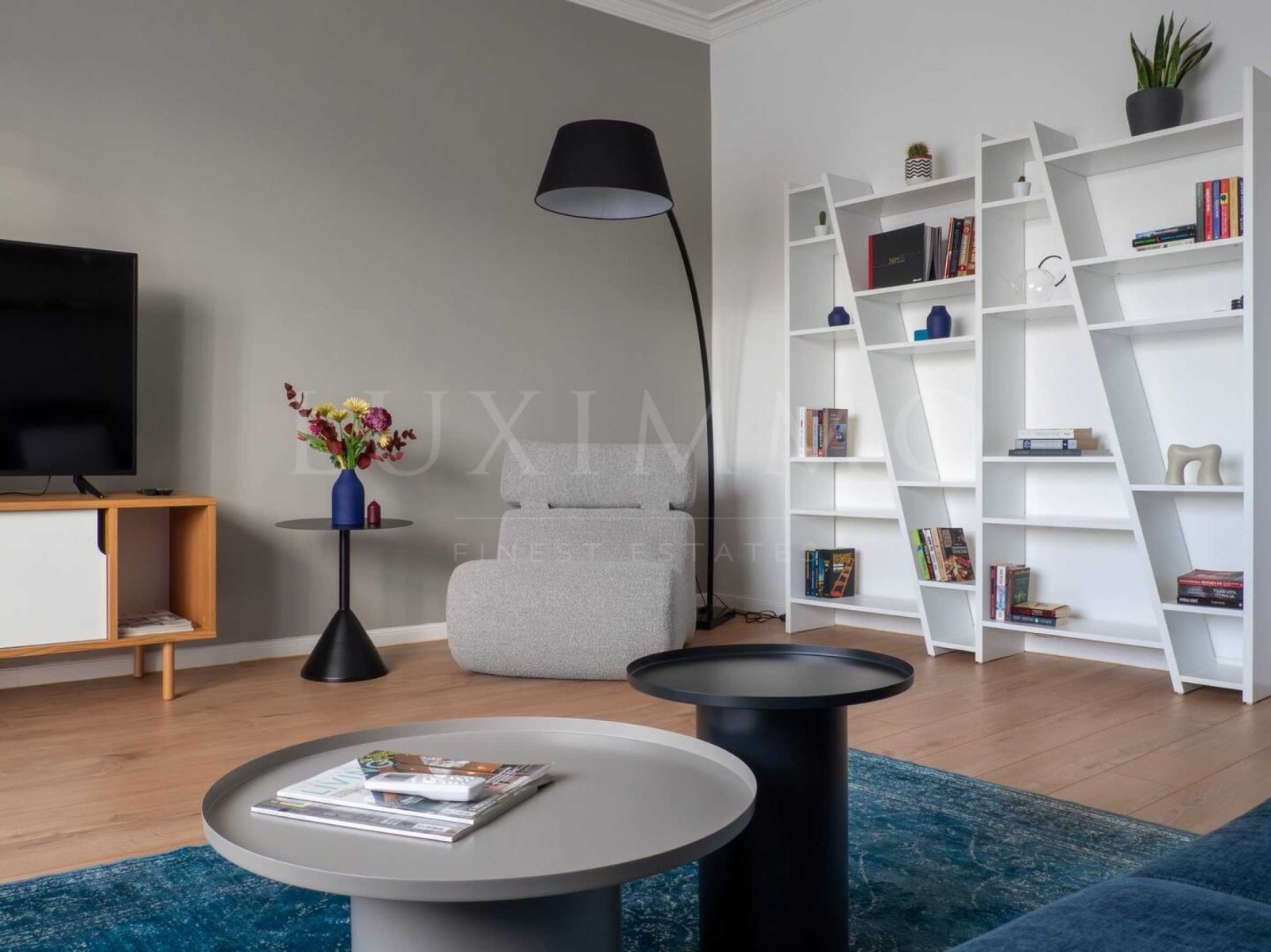 Продава 3-СТАЕН, гр. София, Център, снимка 2 - Апартаменти - 54676140