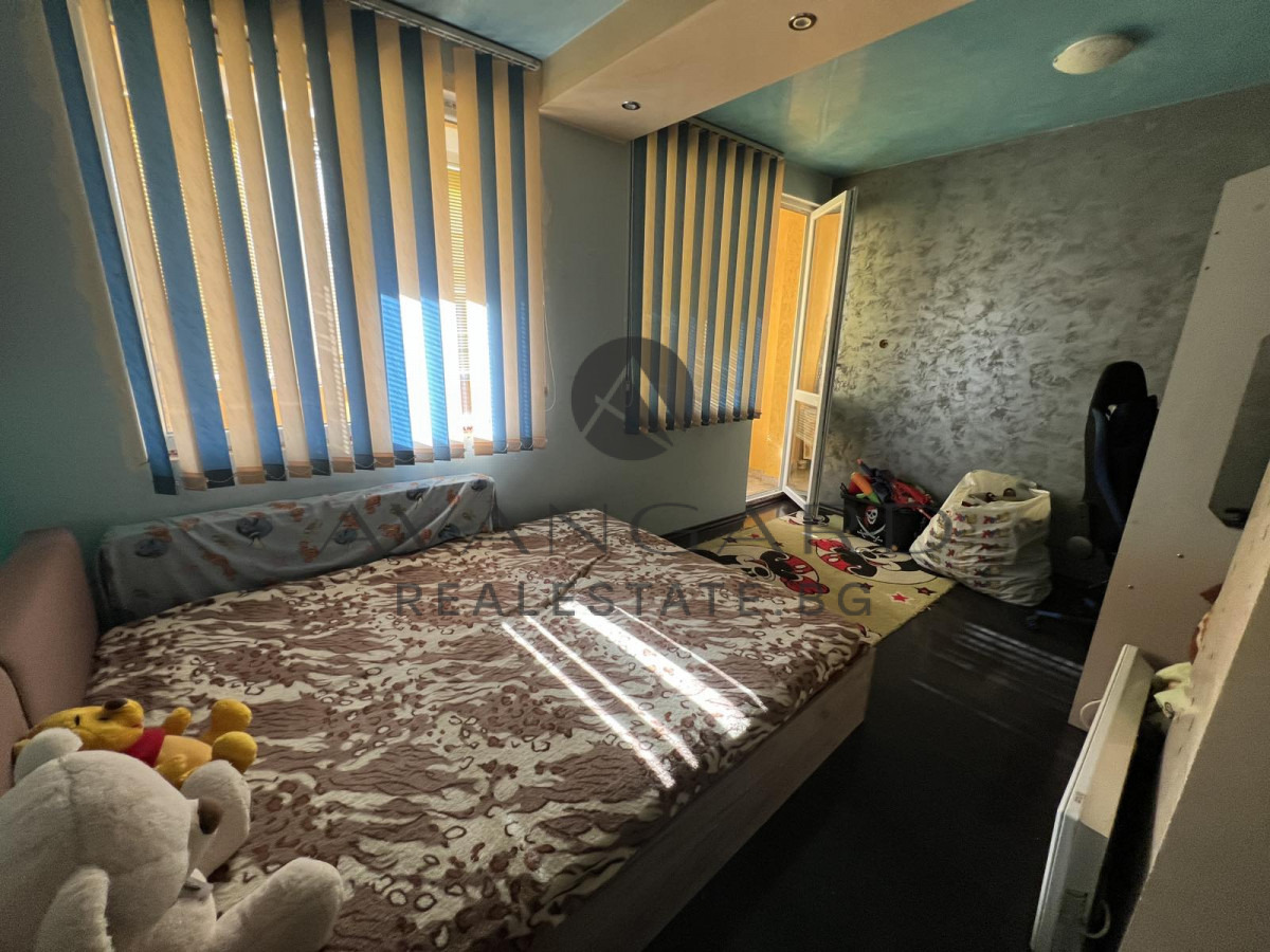 Продава ЕТАЖ ОТ КЪЩА, гр. Пловдив, Прослав, снимка 4 - Етаж от къща - 55143977