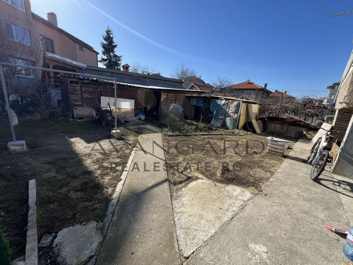 Продава ЕТАЖ ОТ КЪЩА, гр. Пловдив, Прослав, снимка 12 - Етаж от къща - 55143977