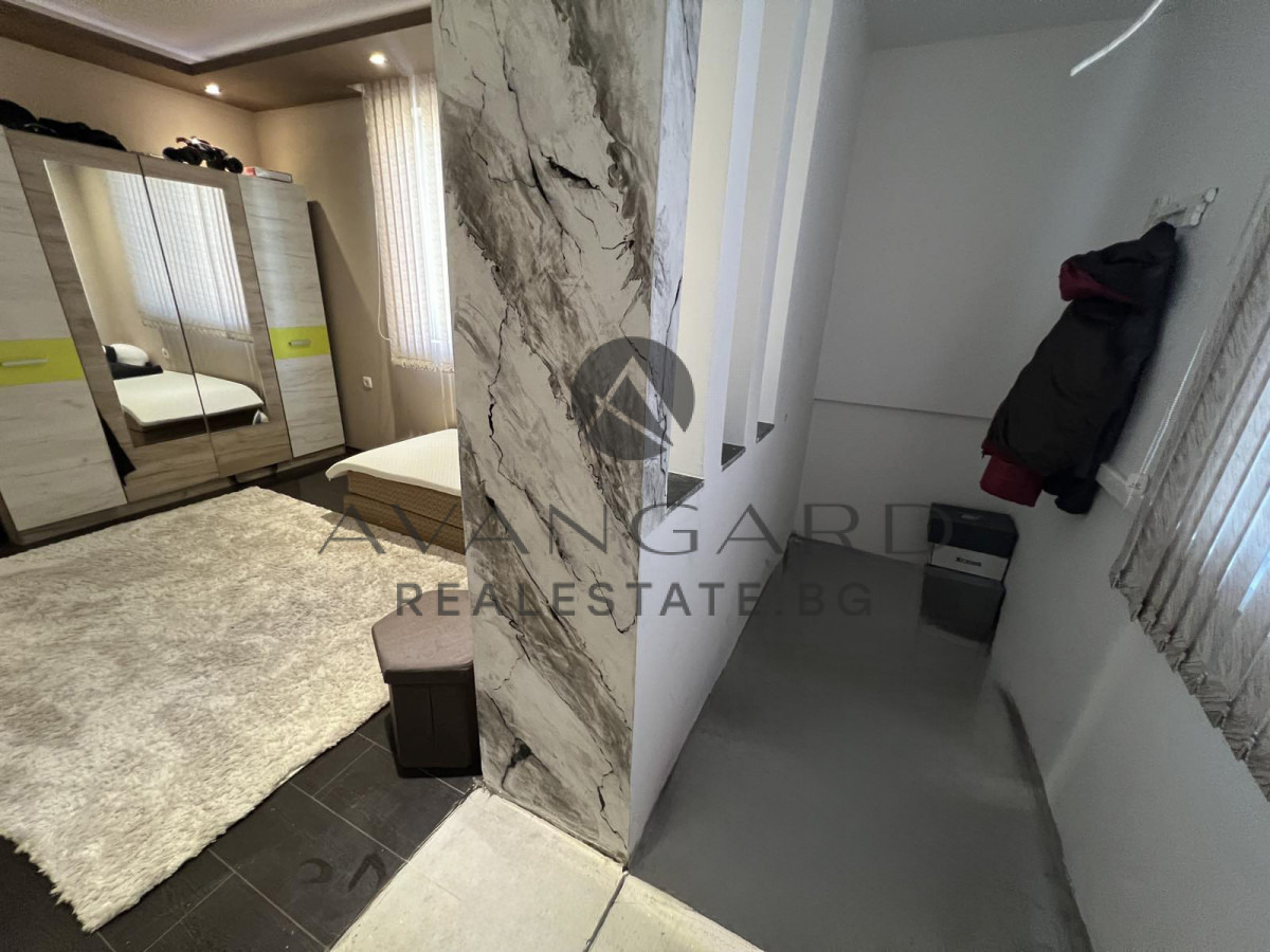 Продава ЕТАЖ ОТ КЪЩА, гр. Пловдив, Прослав, снимка 8 - Етаж от къща - 55143977