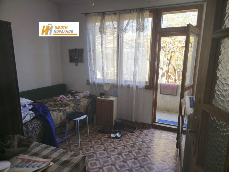 Продава  Къща област Велико Търново , с. Малки чифлик , 600 кв.м | 57163700 - изображение [4]