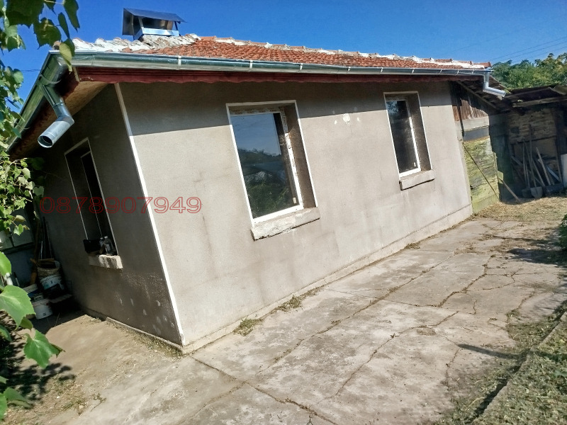 Продава КЪЩА, гр. Русе, Новата махала, снимка 2 - Къщи - 52778855