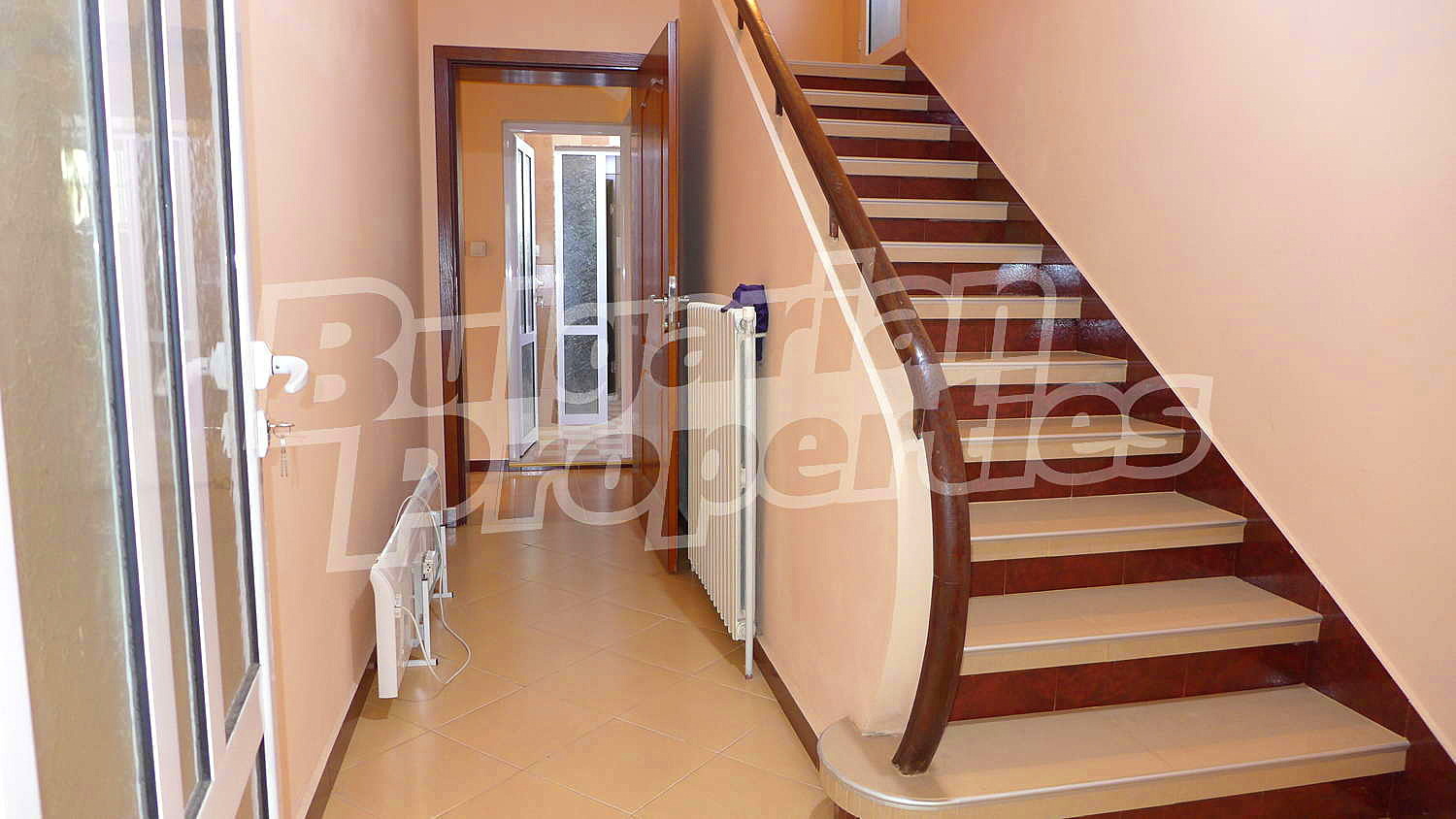 Продава КЪЩА, гр. Чирпан, област Стара Загора, снимка 2 - Къщи - 40597100