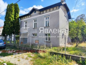 Продава  Къща, гр. Земен