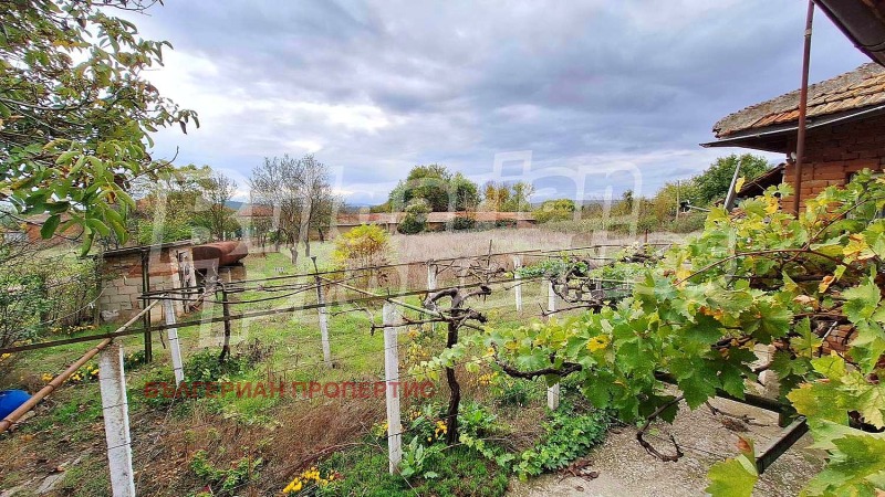 Продава КЪЩА, с. Царевци, област Варна, снимка 2 - Къщи - 52132915