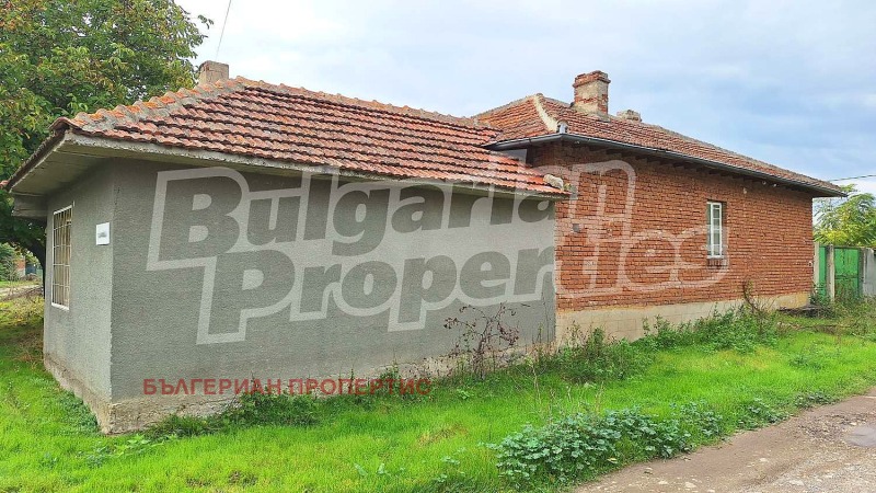 Продава КЪЩА, с. Царевци, област Варна, снимка 8 - Къщи - 52132915