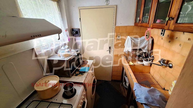 Продава КЪЩА, с. Царевци, област Варна, снимка 5 - Къщи - 52132915